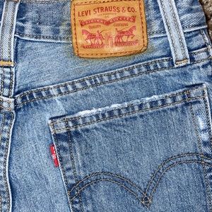 Levi’s Wedgie shorts